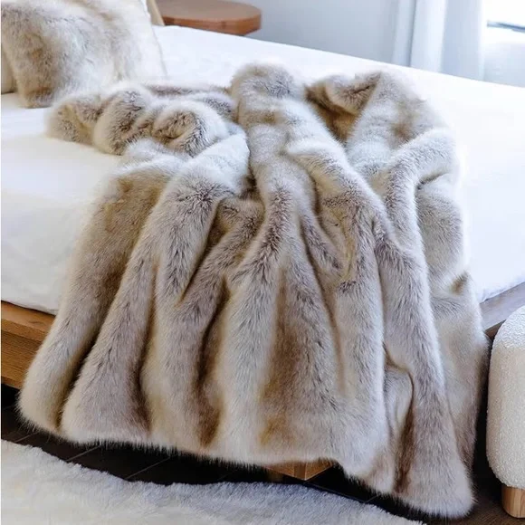 NWOT Limited Edition Blonde Fox Faux Fur Throw 60”x72”